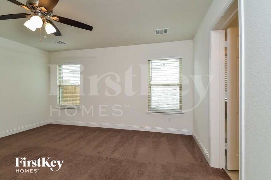 Building Photo - 2628 Warren Ln