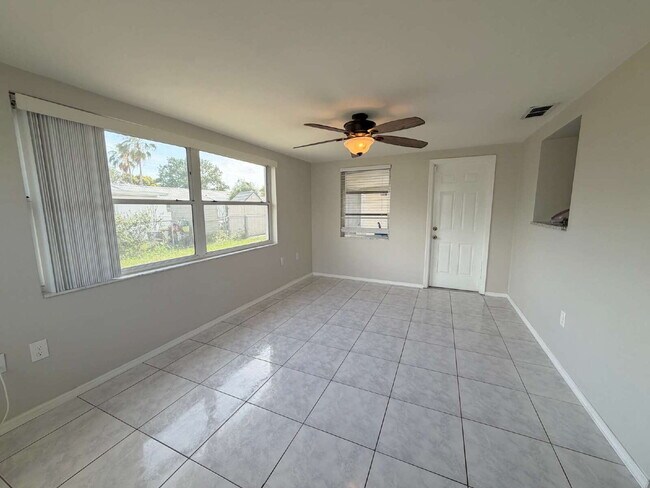 Building Photo - 5706 Chipper Dr