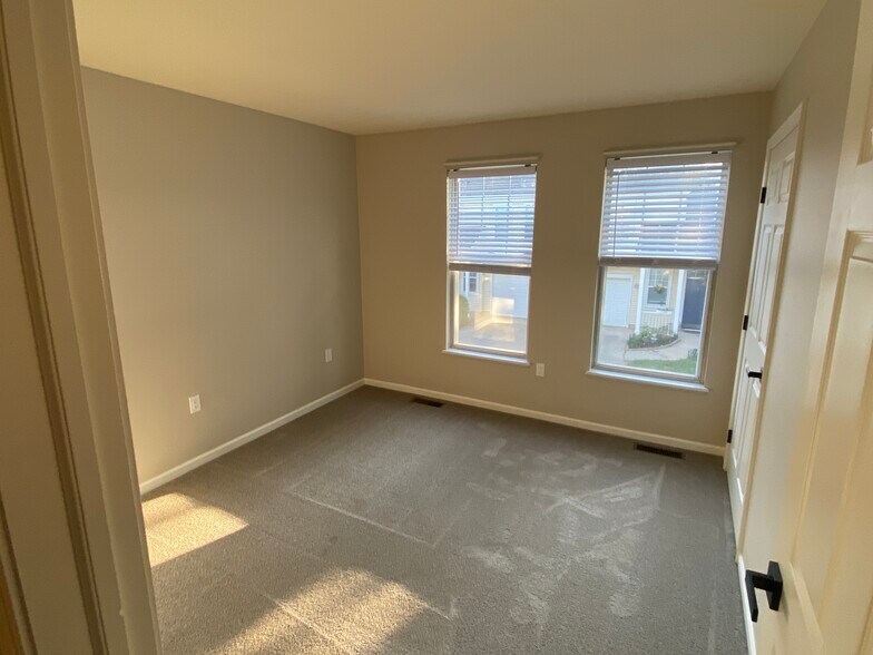 Bed 2 - 2989 Holborn Cir