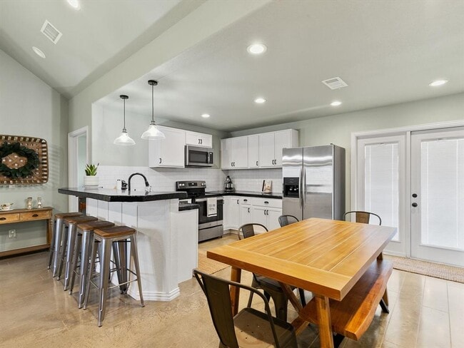 Building Photo - 6301 Hunterwood Dr
