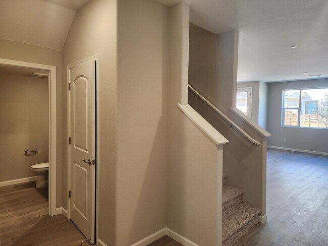 Building Photo - New Townhome in Minden for Rent