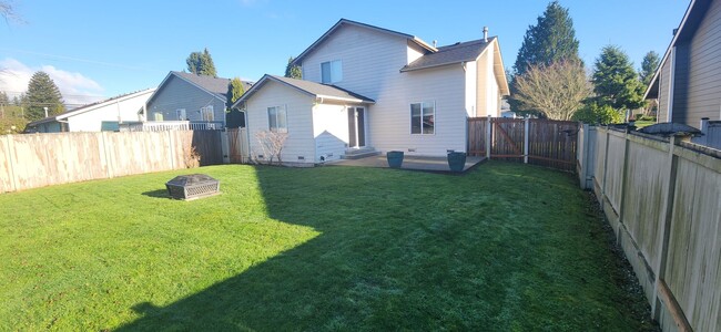 Building Photo - Beautiful 2-Story Home in the Heart Of Sno...