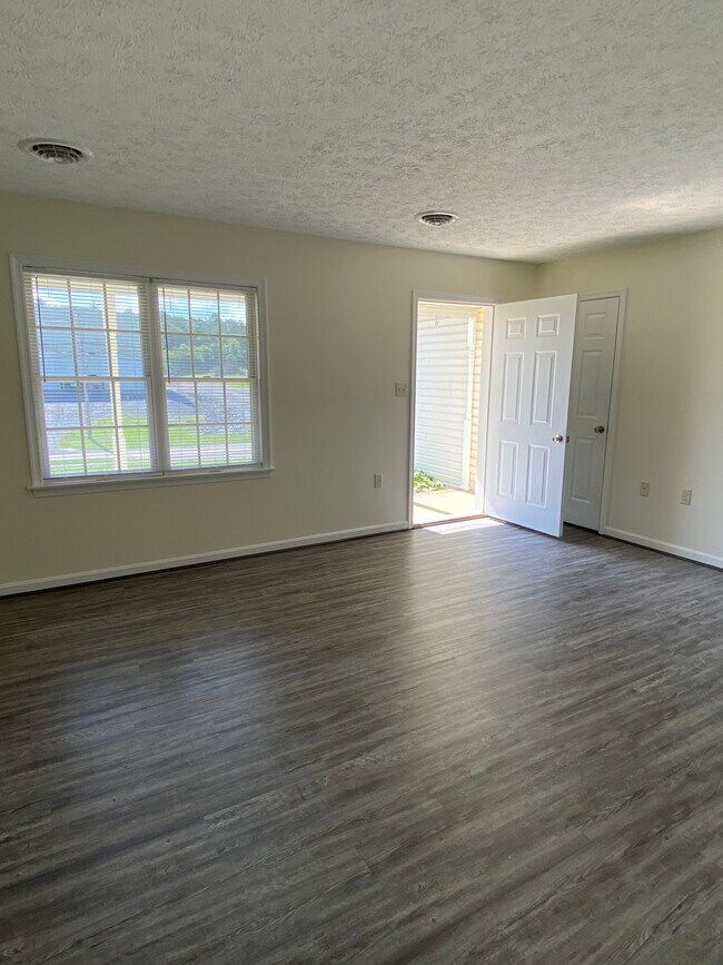 Building Photo - 12665 Back Creek Valley Rd