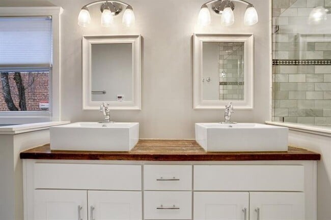 Building Photo - 87 Chester Ave SE