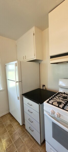 Building Photo - 4313 Mentone St