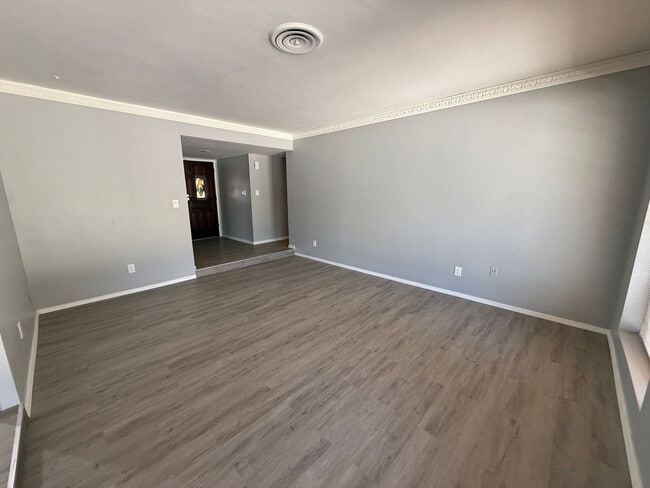 Building Photo - 3 Bedroom in the Northwest