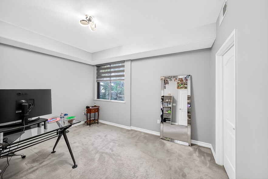 Building Photo - 629 Traction Ave