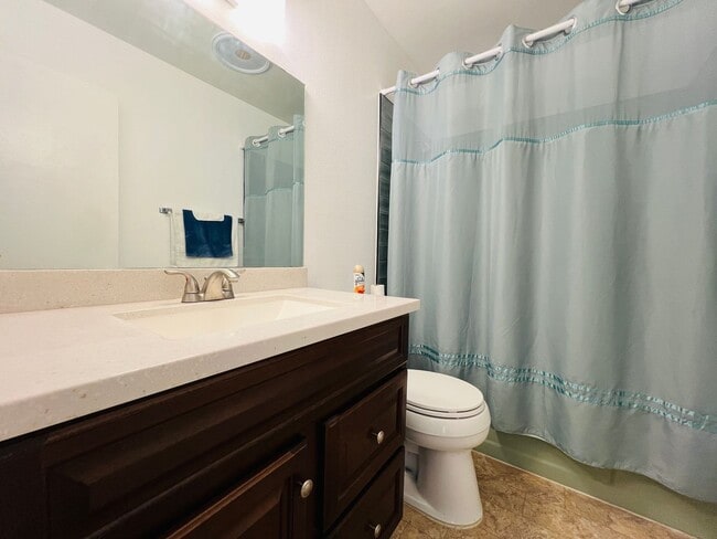 Building Photo - 2 Bedroom Duplex, near UNLV- Utilities Included!!
