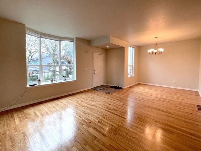 Building Photo - Gorgeous Townhouse in the Heart of Multnomah Village with Attached Garage, Outdoor Space