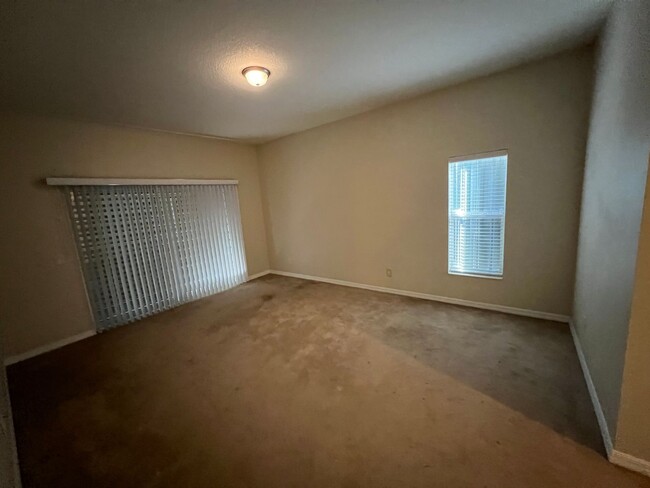 Building Photo - $2,195 ** Annual ** 4 Bedroom / 3 Bath * S...