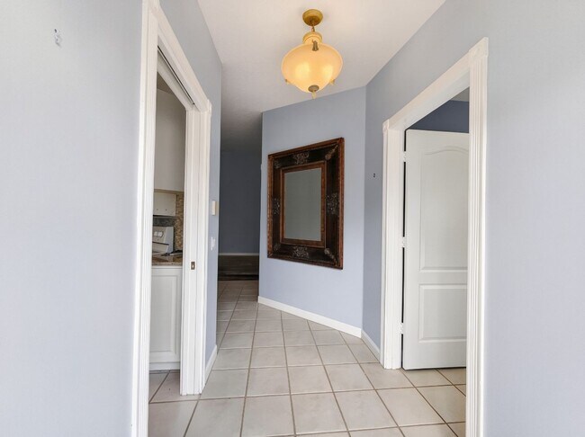 Building Photo - Beautifully maintained 2-bedroom, 2-bath in Island Walk