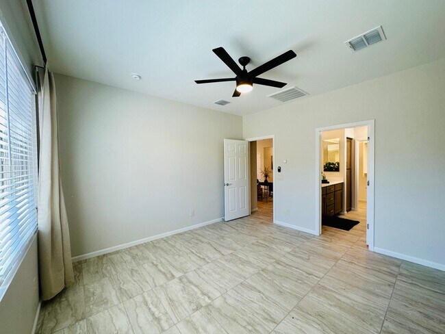 Building Photo - 1436 E Basalt Dr