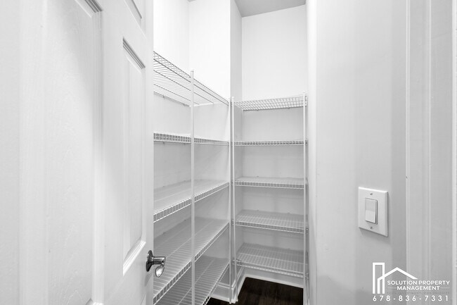 Building Photo - 5358 Manor View Dr NW