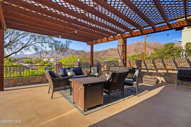 Building Photo - 851 Dulce Tierra Dr