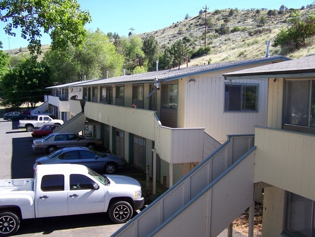 Building Photo - 542 Riverside Dr