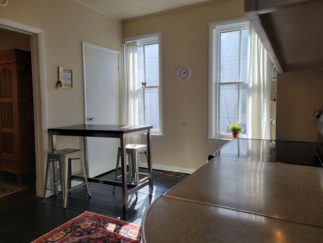 Building Photo - 420 St John St