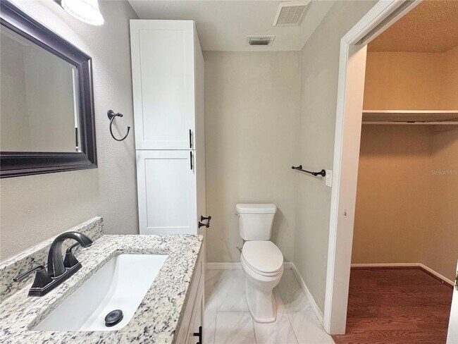 Building Photo - 1550 11th St NE