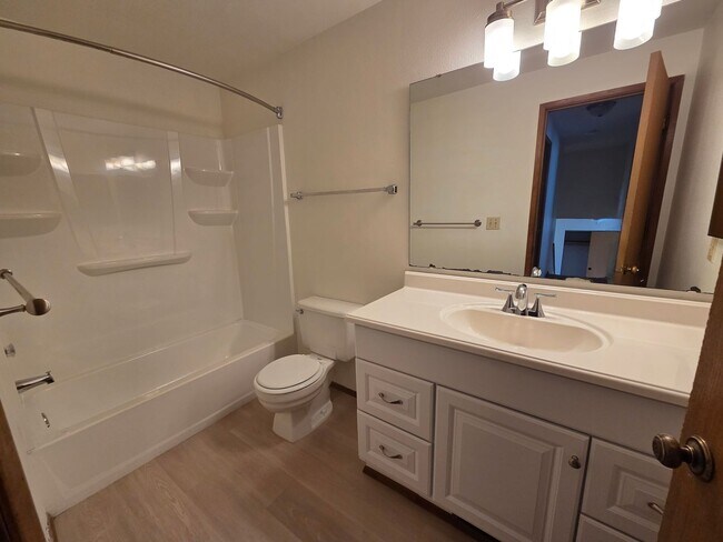 Building Photo - 3 bed, 2.5 bath home in Frontier Village!