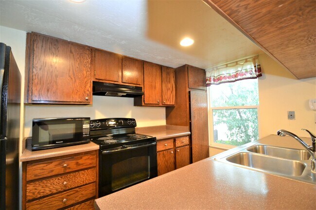 Building Photo - 1288 Suncrest Way