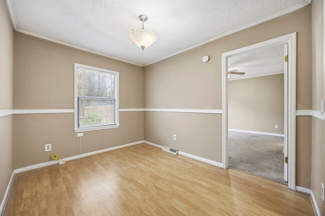 Building Photo - 4434 Janice Dr SW