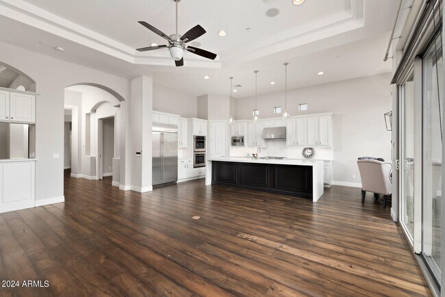 Building Photo - 9901 E Edgestone Dr