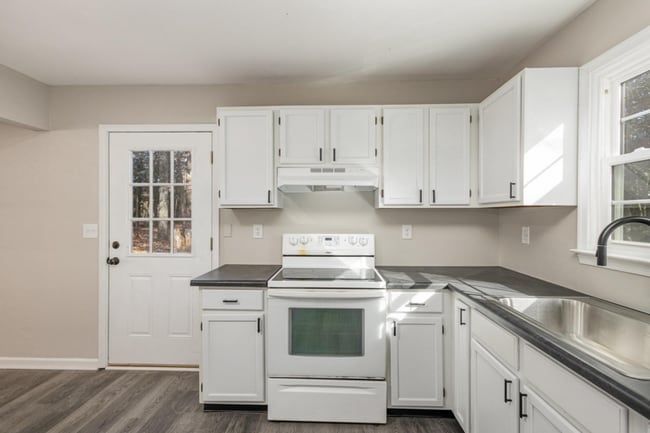 Building Photo - 11134 Pine Hill Rd