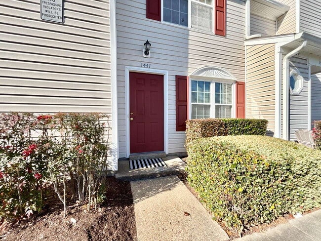 Building Photo - Gorgeous Updated Condo In Virginia Beach!