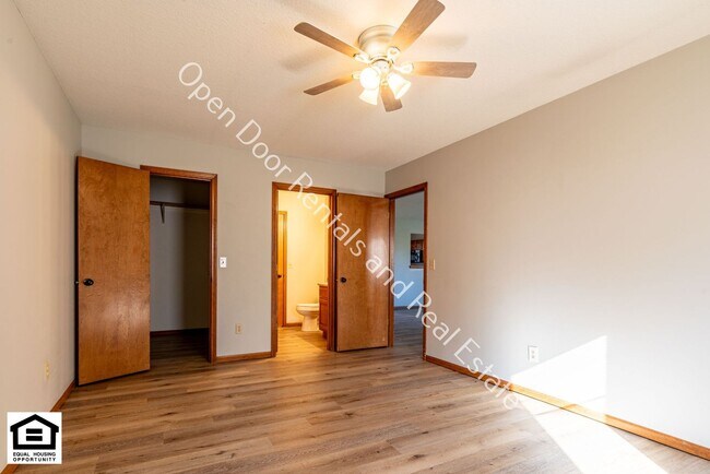 Building Photo - 1416/1418 Lakehurst Dr.