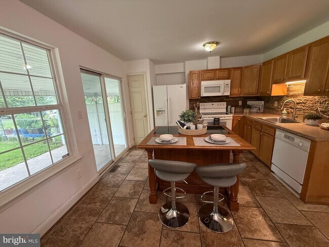Building Photo - 1202 Rosegate Ct