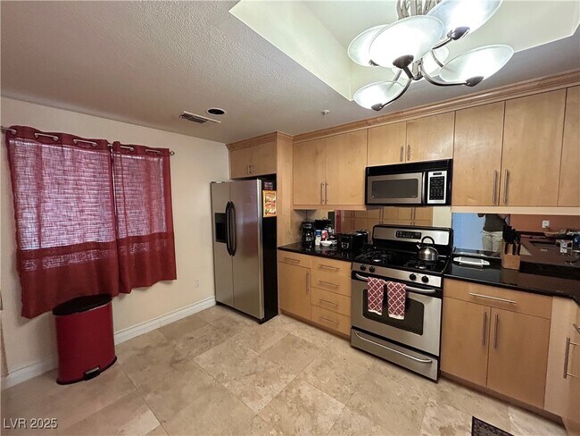 Building Photo - 210 E Flamingo Rd