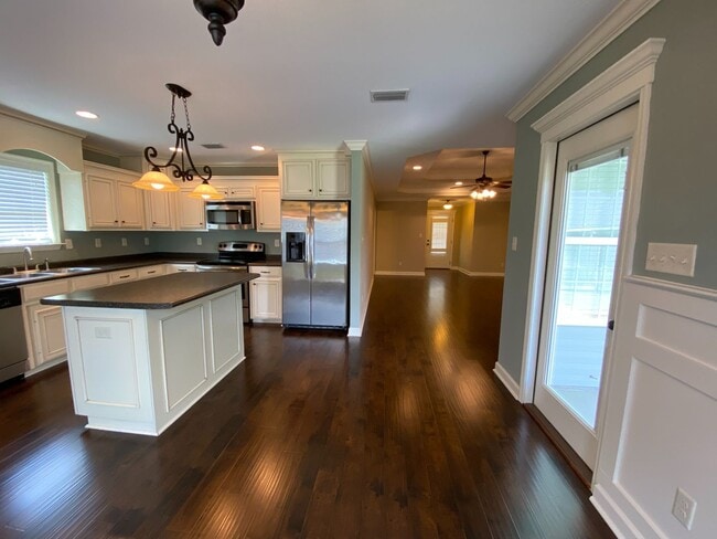 Building Photo - 4212 Shadow Garden Dr