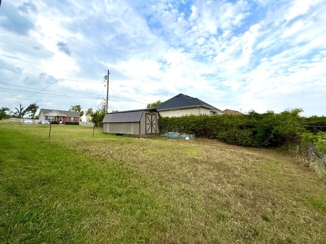 Building Photo - Renovated Madison Duplex!  Corner Lot! Nic...