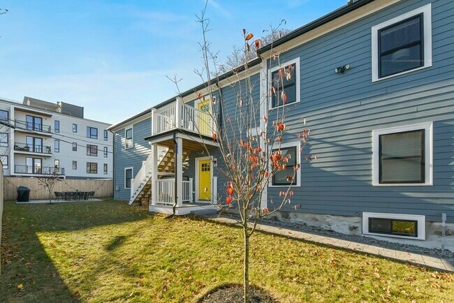 Building Photo - 17 Akron St