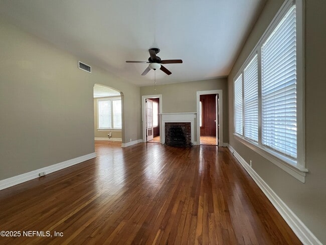 Building Photo - 1046 Riviera St