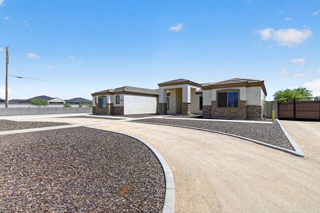 Building Photo - Luxury Meets Country Charm: Custom 5BR Home on Acreage in San Tan Valley