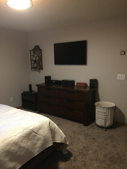 Master Bedroom - 611 Wellington Dr