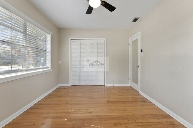 Building Photo - 4619 W Bay Villa Ave