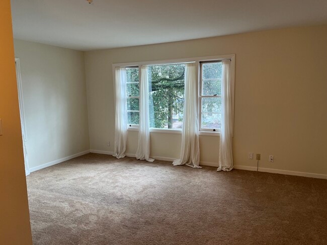 Building Photo - 807 Cherry St