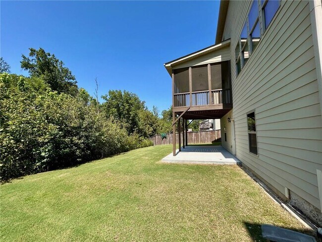 Building Photo - 5315 Mirror Lake Dr