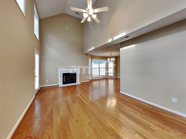 Building Photo - 4220 Lake Woodard Dr