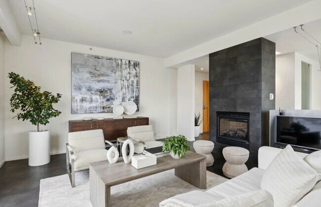 Building Photo - One-of-a-Kind Sophisticated Top-Floor Cond...