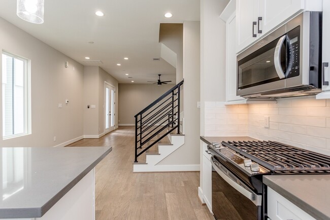 Building Photo - 1439 W 25th St