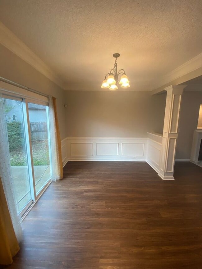 Building Photo - You can't miss this DEAL!