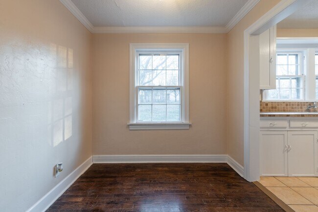Building Photo - 1714 E McDaniel St