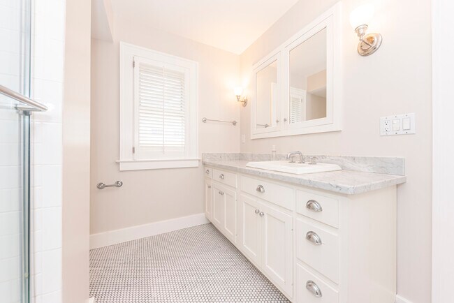 Building Photo - 1111 Olivia Ave