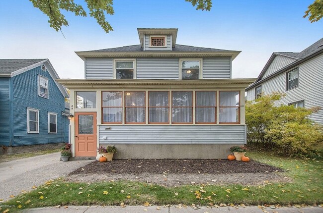 Building Photo - 25 E 16th St