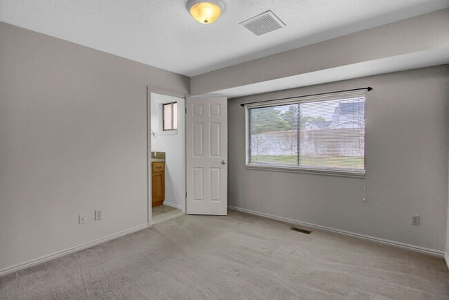 Building Photo - 1179 E 2450 N