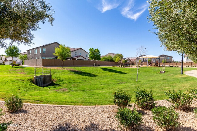 Building Photo - 15142 W Sherman St