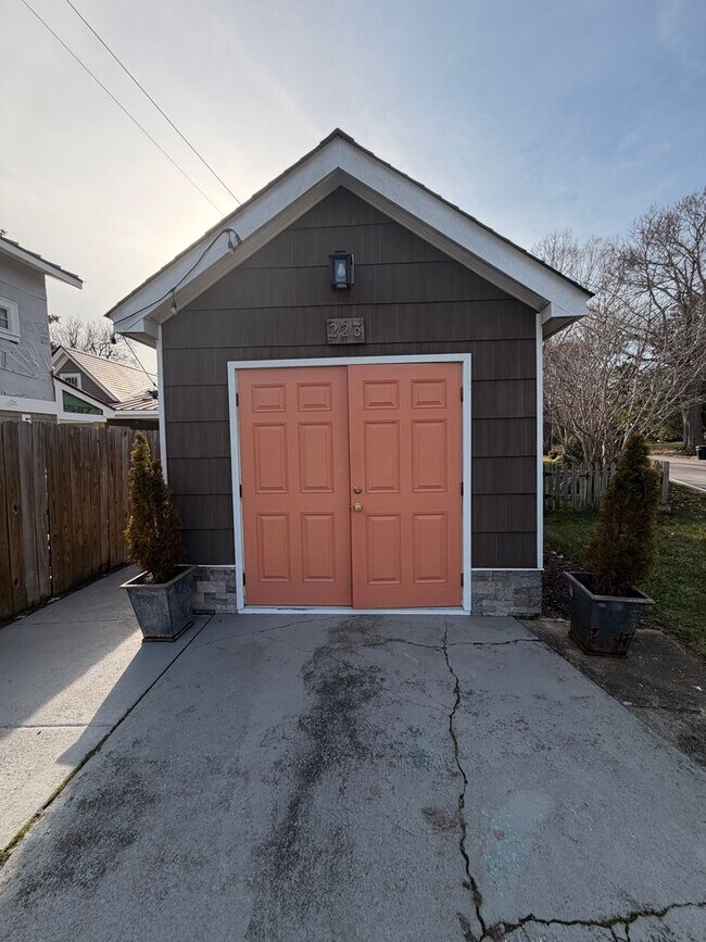Building Photo - 3BR Beach House on 44th Street