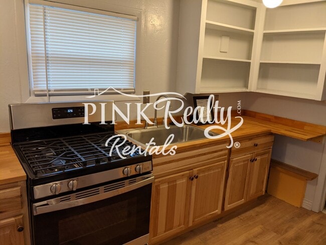 Building Photo - 17 Narrows Rd